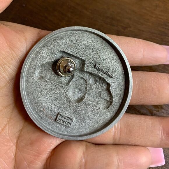 MS . Dee PEWTER CAR PIN WITH MOVING HORN - Picture 2 of 2